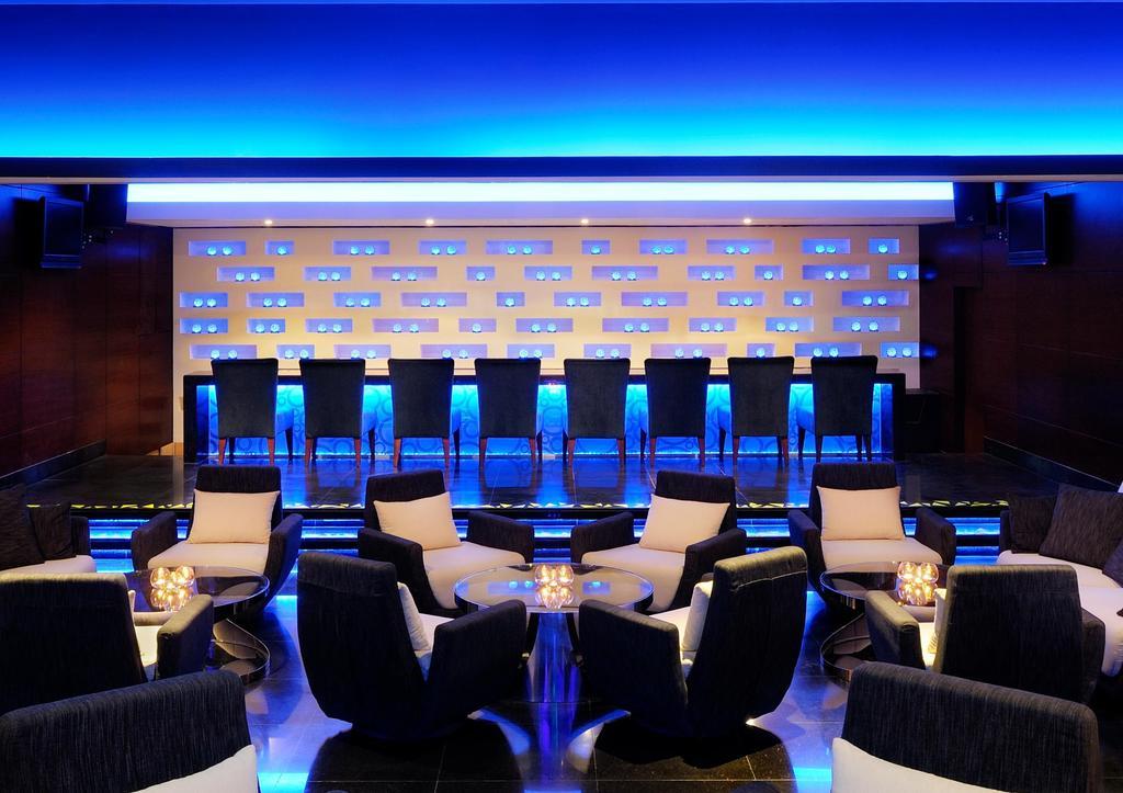 Asiana Hotel Dubái Exterior foto The bar at the 101 bar