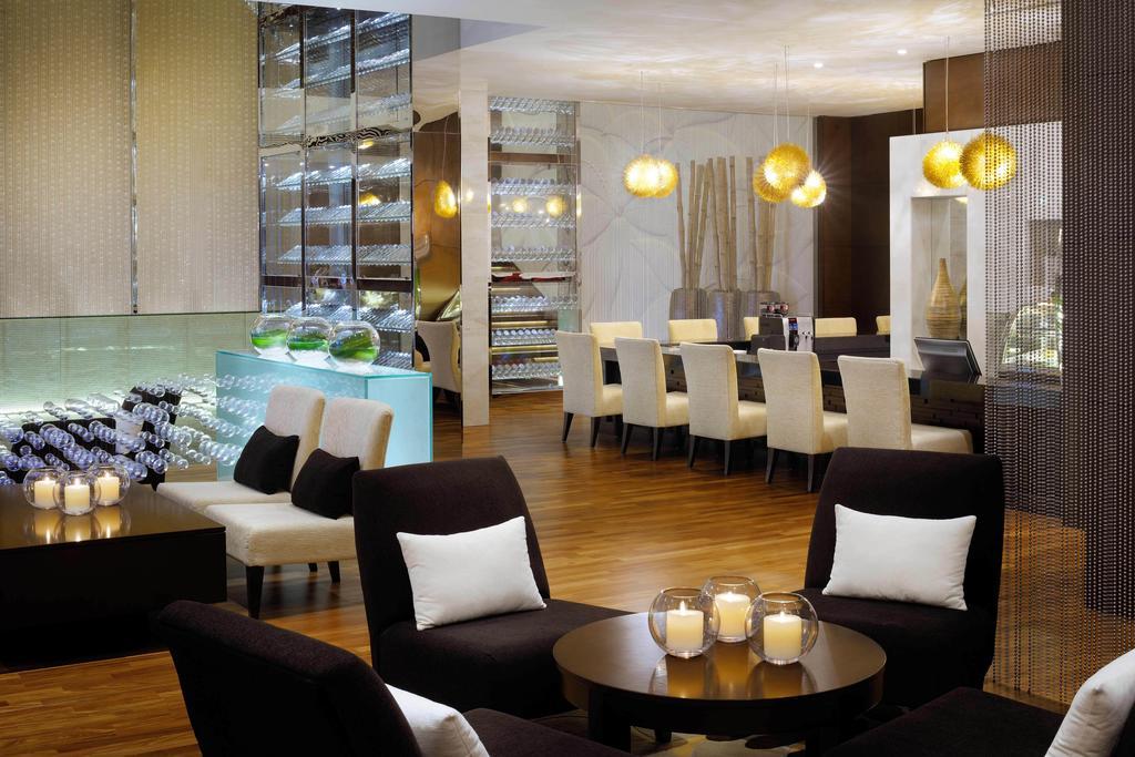 Asiana Hotel Dubái Exterior foto The Lounge at the airport