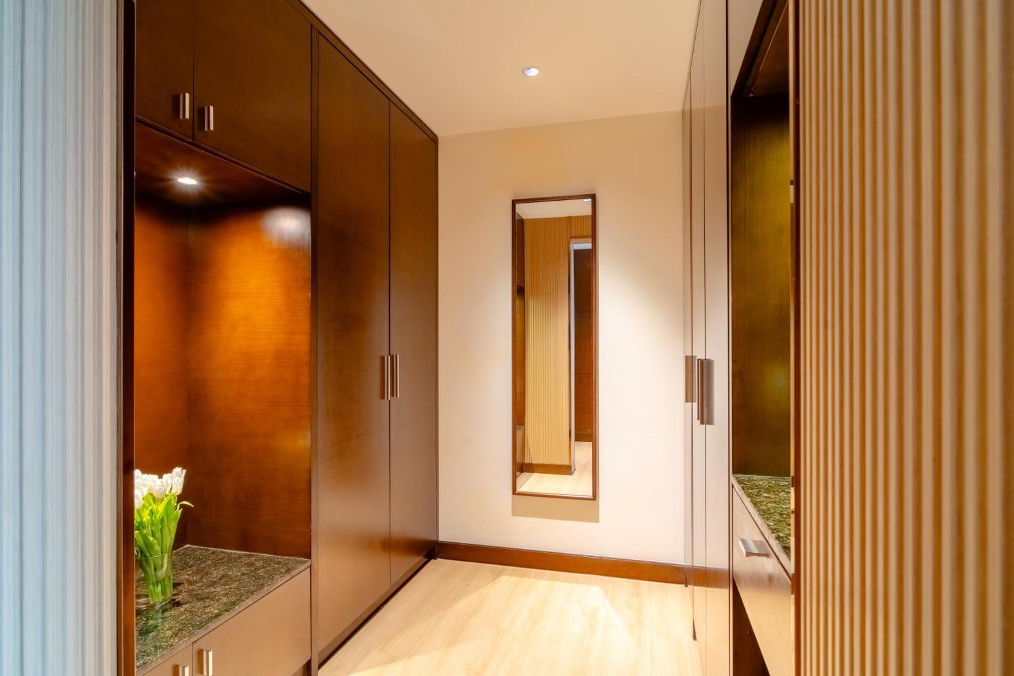Asiana Hotel Dubái Exterior foto A walk-in wardrobe