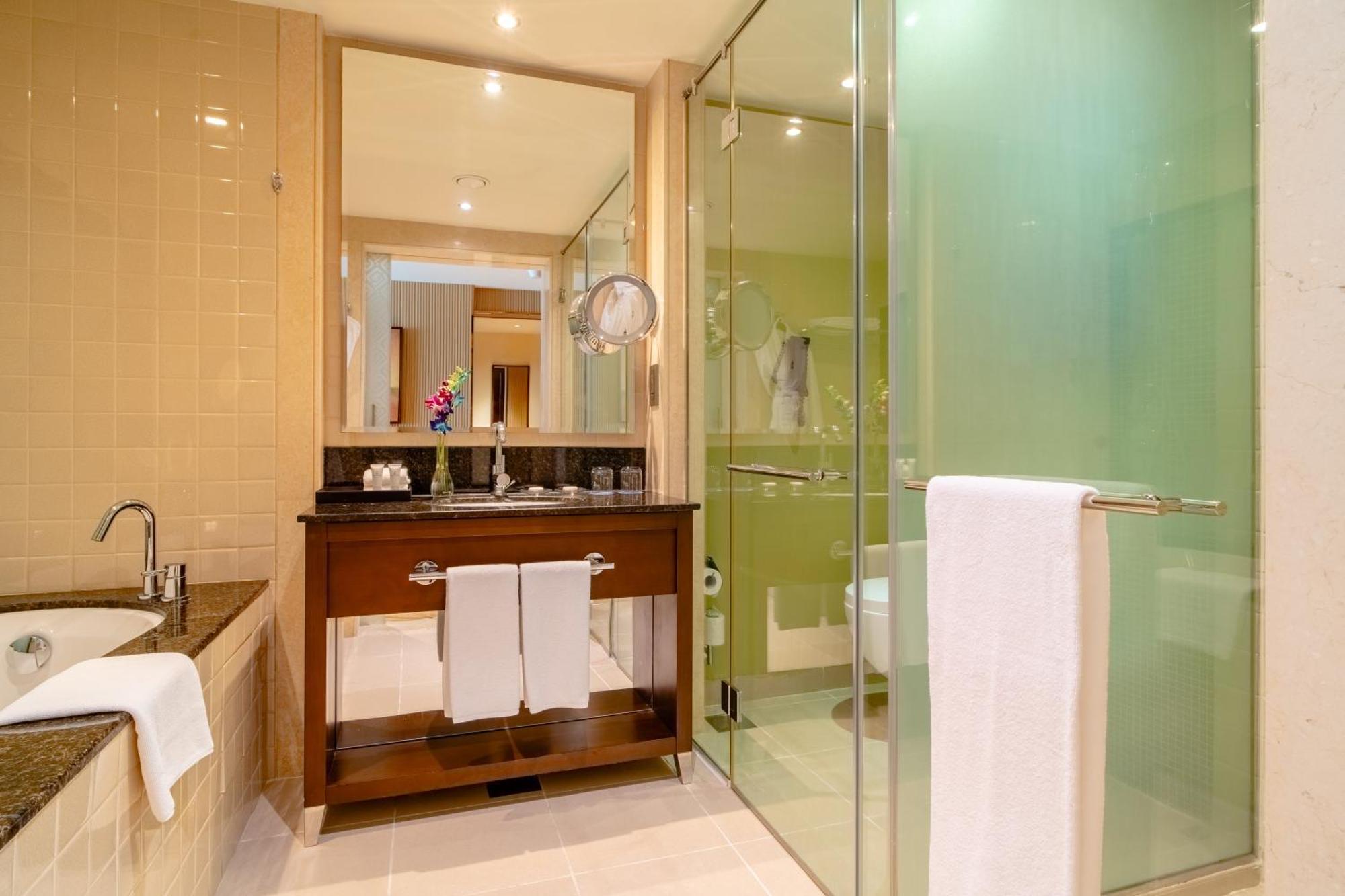 Asiana Hotel Dubái Exterior foto A bathroom in a hotel